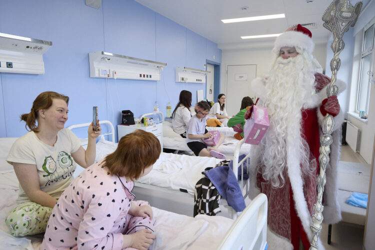 Новогоднее поздравление от фонда ОРБИ в Морозовской больнице 2025